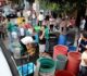 Escasez de agua en Ecatepec detona negocio de pipas particulares: vecinos pagan hasta 220 pesos por mil litros